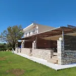 Nereids Apartments-galene * Petalídhion