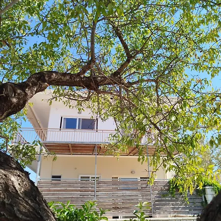 Nereids Apartments-galene Петалидион